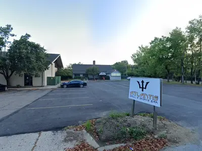 PKWY Lounge and Grill