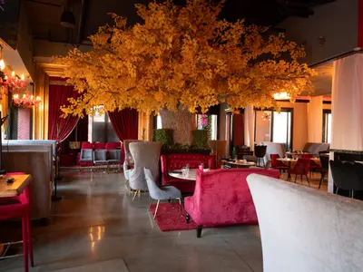 Santos Restaurant & Bar