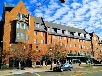 The Marketplace on Neil