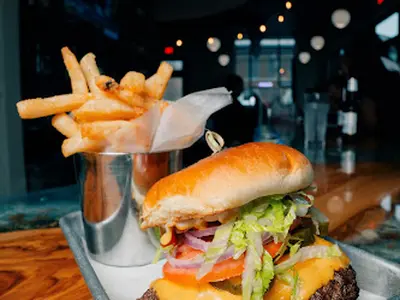 Wave's Bar & Kitchen
